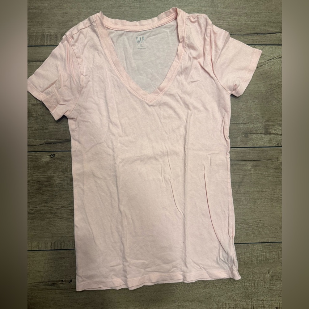 ❤️💕❤️GAP Favorite T Light Pink V-Neck Short Sleeve Tee